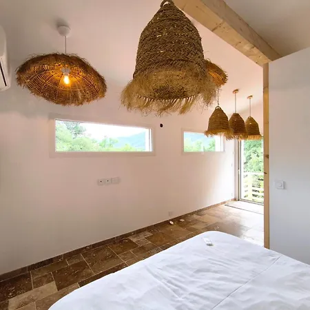 Дом отдыха Magnifique Piscine & Sur
